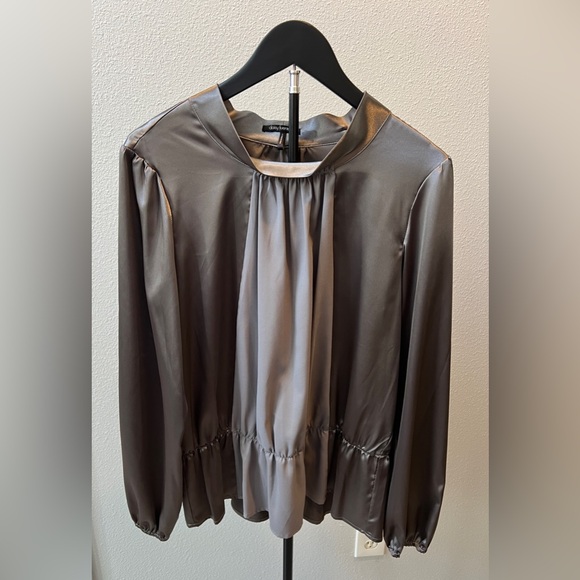 Daisy Fuentes Dresses & Skirts - Daisy Fuentes Pewter Long Sleeve shirt with Peplum detail Size L LIKE NEW